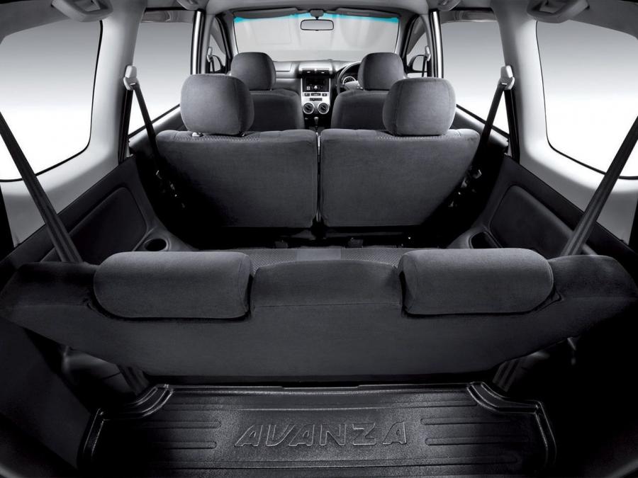  Toyota Avanza 2011 года  (фото 2 из 5)